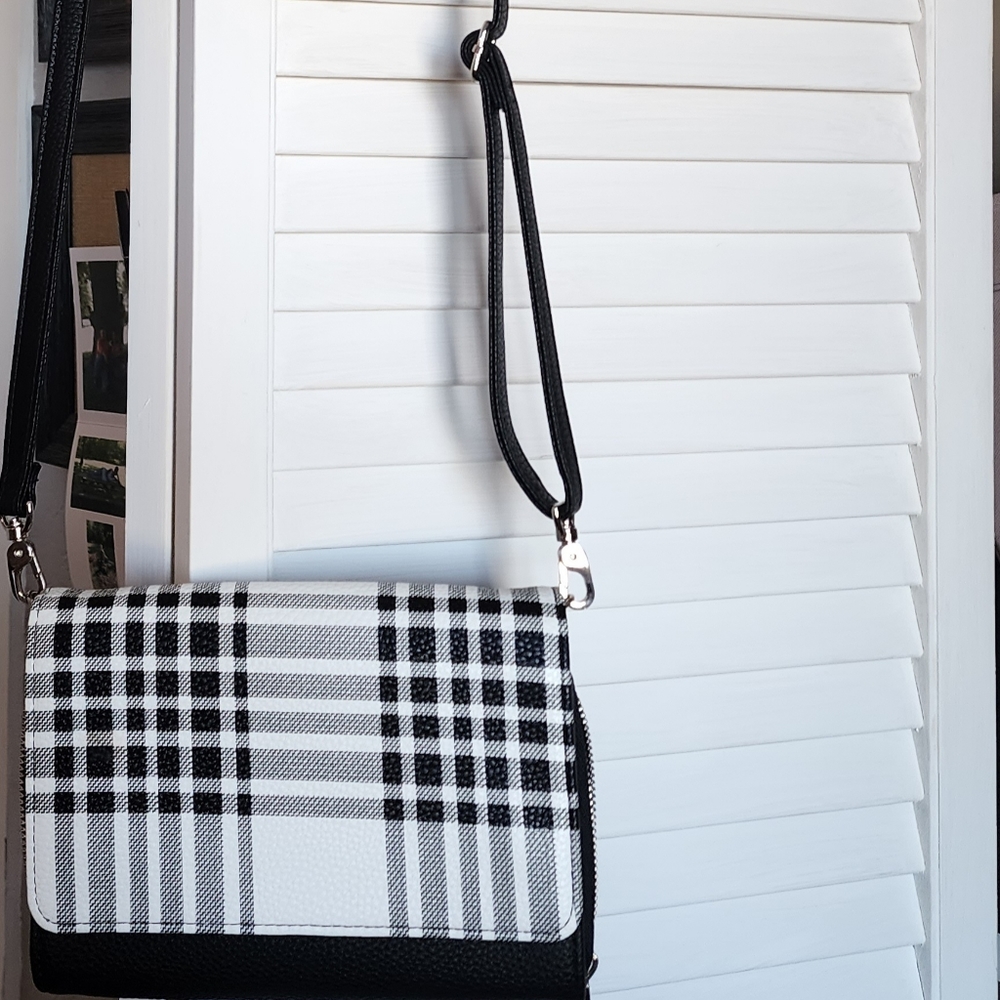 Thirty one crossbody wallet